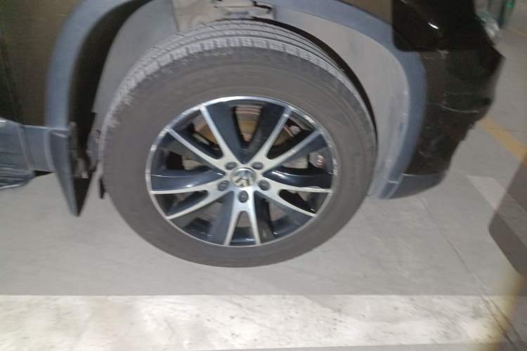 Used Volkswagen Tiguan 2013 1.8TSI Automatic Two-Wheel Drive Luxury Model Right Front Wheel Hub