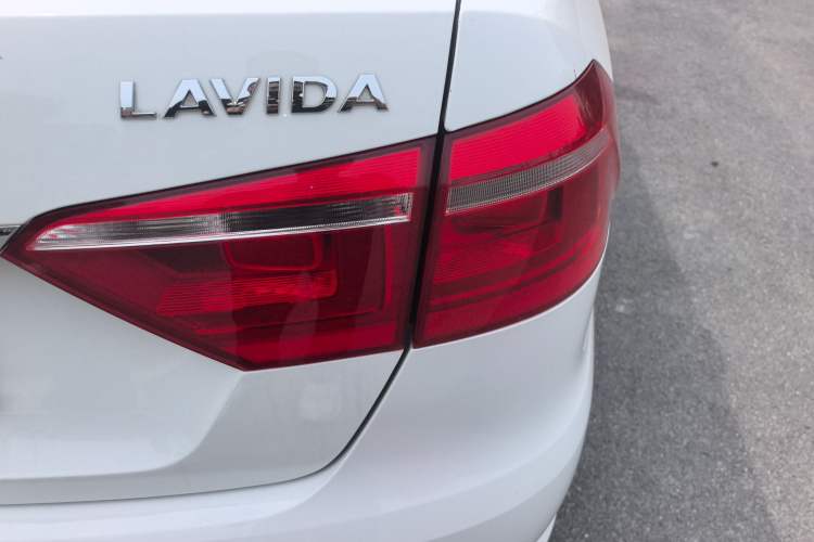 Used Volkswagen Lavida 2013 Revised Classic 1.6L Manual Fashion Edition Right Rear Taillight