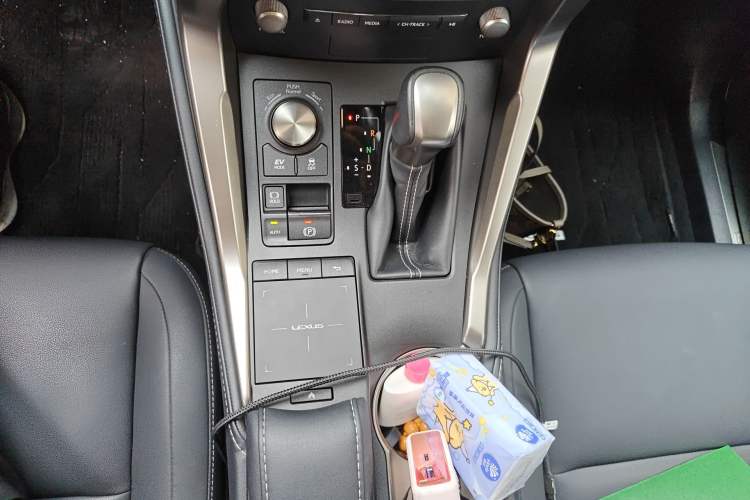 Used Lexus NX 2020 300h Front-Drive FENGSHANG Version China VI Standard Gear Lever