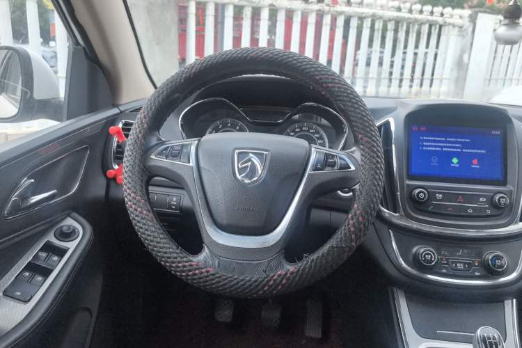 Used Baojun 560 2015 1.8L manual luxury version