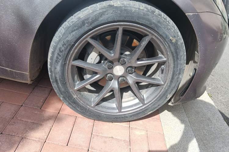 Used Tesla Model 3 2022 Rear-Wheel-Drive Version Right Front Wheel Hub