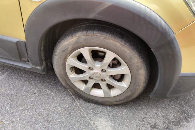 Used Venucia R50X 2013 1.6L Automatic Model Right Front Wheel Hub