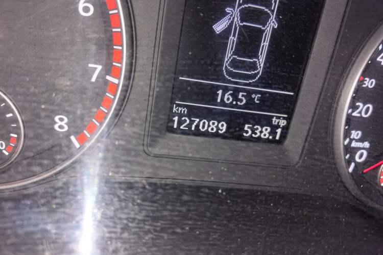 Used Volkswagen Sagitar 2014 Revised Version 1.4TSI Automatic Luxury Edition Odometer Close Up