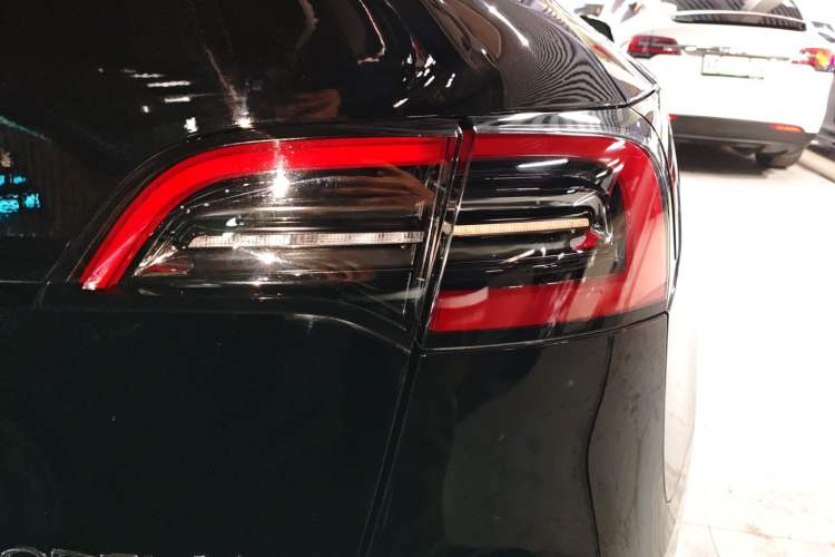 Used Tesla Model Y 2022 Long-Range All-Wheel-Drive Version