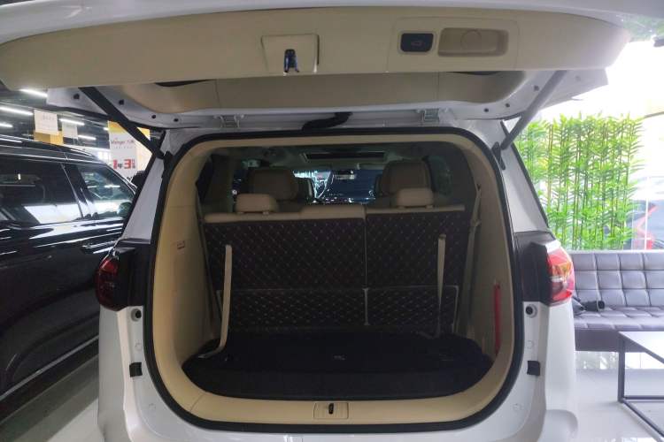 Used Buick GL8 2023 ES Lu Zun Deluxe Model Trunk