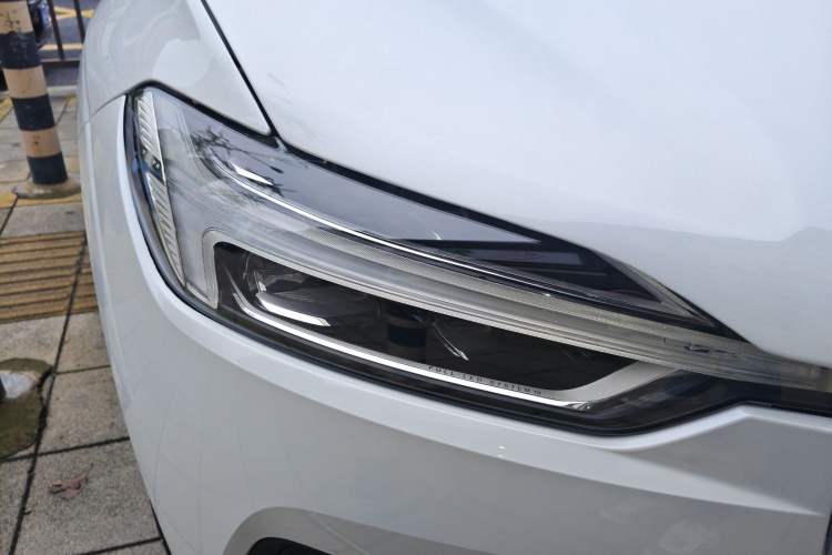 Used Volvo XC60 2019 T5 4x4 Smart Edition China V Standard Right Front Headlight