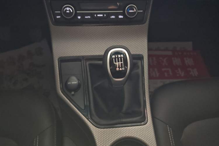 Used Geely Auto Emgrand GS 2016 Elegant Edition 1.3T Manual LingShang Model Gear Lever