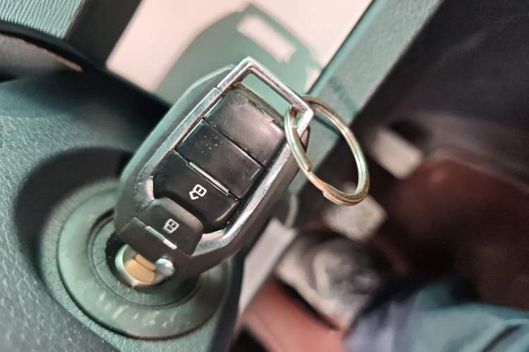 Used SAIC MAXUS G10 2023 2.0T Manual Multi-Function Version Diesel 7/8/9 Seats