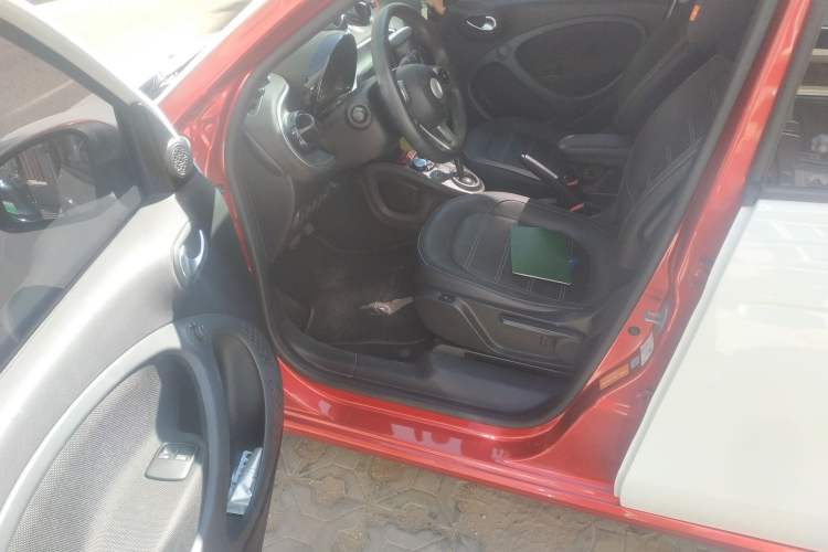 Used smart forfour 2016 0.9T 66 kW Pioneer Edition