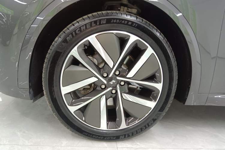 Used Li Auto L9 2022 Max model Left Front Wheel Hub