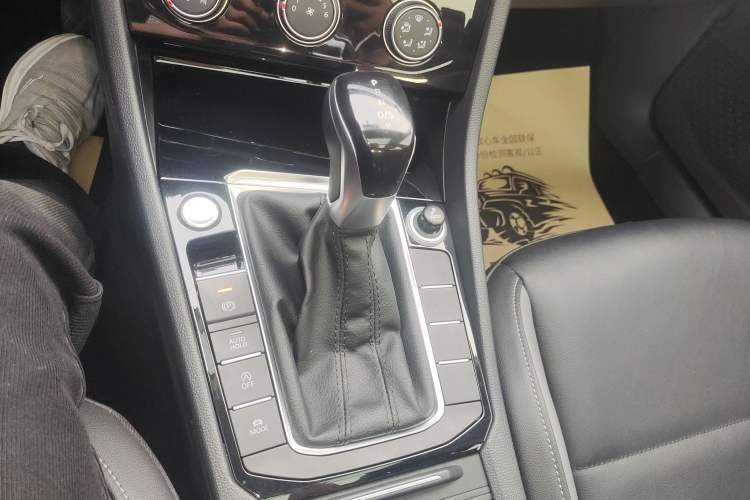 Used Volkswagen Sagitar 2021 280TSI DSG Comfort Connect Edition Gear Lever