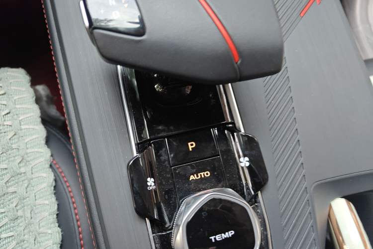 Used CHANGAN OSHAN Z6 2022 Blue Whale 1.5T DCT Luxury Model Gear Lever