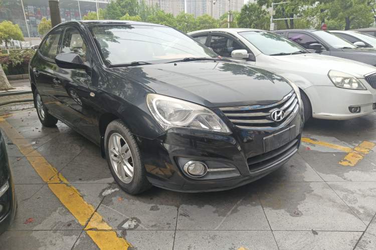 Used Hyundai Celesta 2015 1.6L Manual Comfort Model Front Right 45 Deg