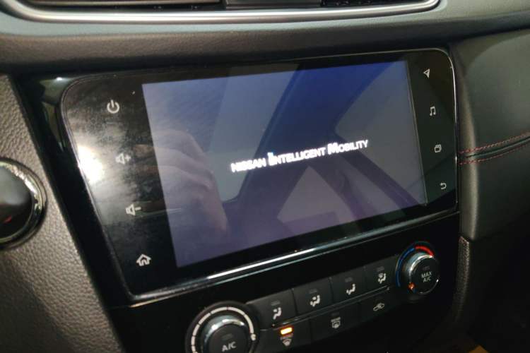 Used Nissan Qashqai 2021 2.0L CVT Luxury Edition Audio And AC Panel