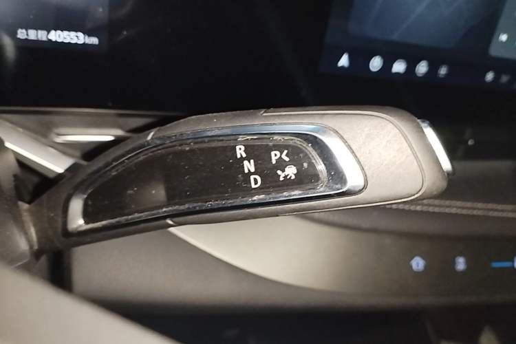 Used SAIC MAXUS G90 2022 2.0T Xingyun Seven-Seater Version Gear Lever