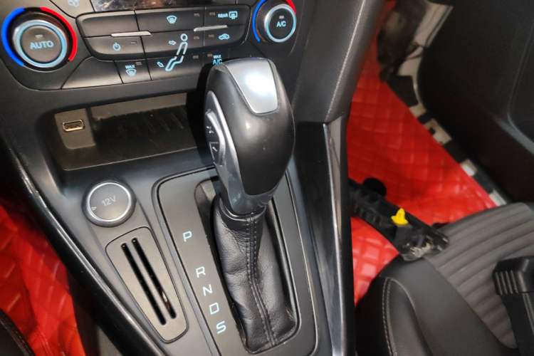 Used Ford Focus 2017 Hatchback 1.6L Automatic Fashion Edition Smart Drive Version
