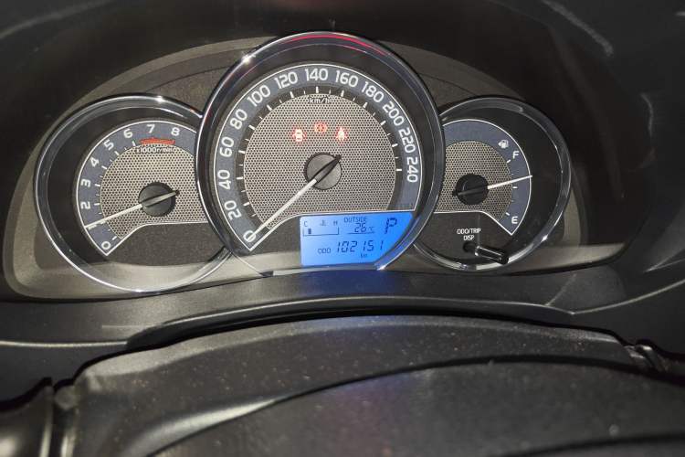 Used Toyota Corolla 2014 1.6L CVT GL Odometer Close Up