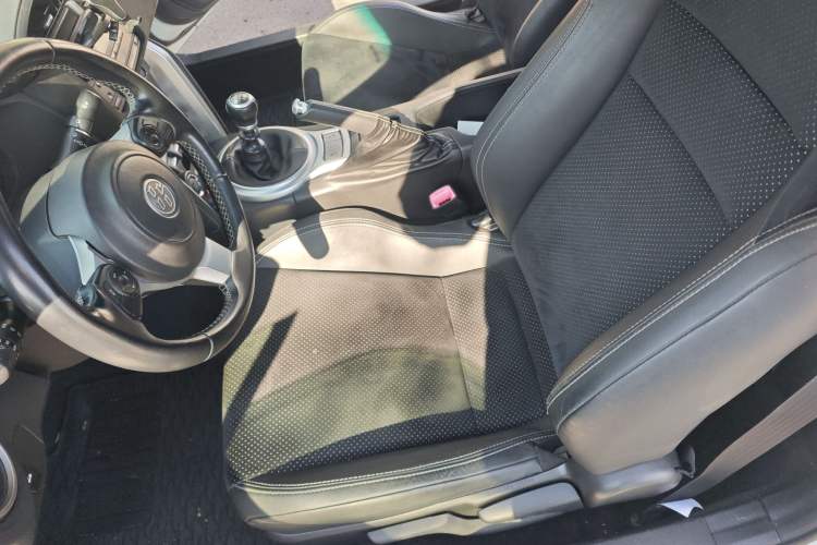 Used Toyota 86 2017 2.0L Manual Luxury Version