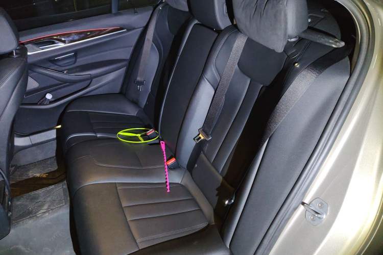 Used BMW 5 Series 2019 525Li Luxury Package Left Rear Seat