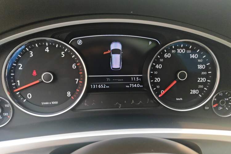 Used Volkswagen Touareg  Instrument Cluster