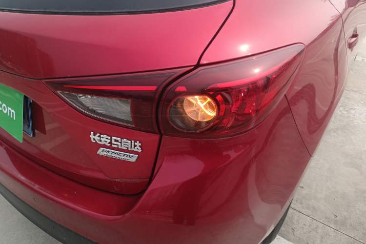 Used Mazda Mazda 3 Axela 2016 Hatchback 1.5L Automatic Luxury Model