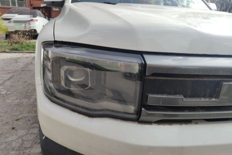 Used JMC Yuhu 2025 Short Wheelbase Double Cab Diesel Automatic Transmission Four-Wheel Drive Right Front Headlight