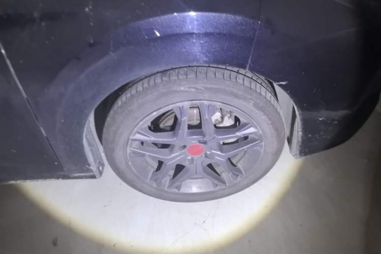 Used Dongfeng Aeolus Yixuan 2021 230T Automatic Zuiying Knight Edition Right Front Wheel Hub