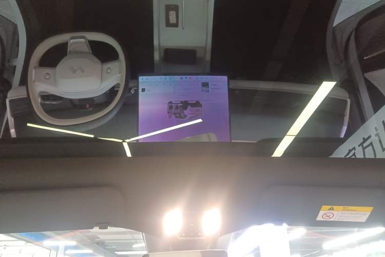 Used ONVO L60 2024 60 kWh Rear-Drive Version Headliner