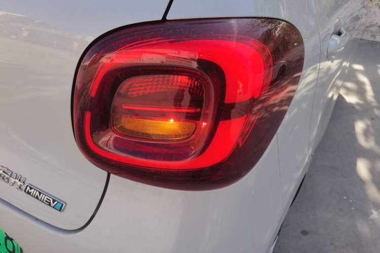 Used Wuling Hongguang MINIEV 2025 Four-Door Version Advanced Edition Right Rear Taillight