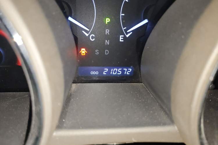 Used Toyota Highlander 2012 2.7L 2WD 5-Seater Elite Edition Odometer Close Up