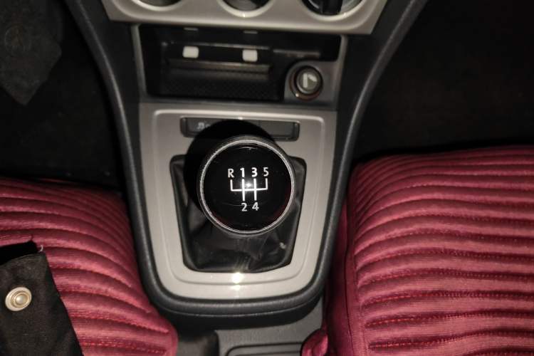 Used Volkswagen Lavida 2015 1.6L Manual Fashion Edition