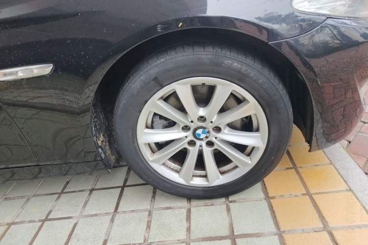 Used BMW 5 Series 2011 520Li Elegant Model Right Front Wheel Hub