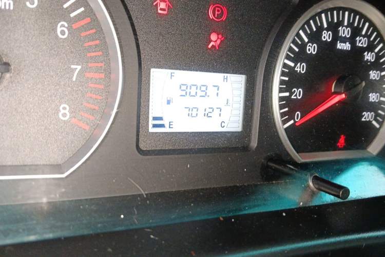 Used FORTHING Lingzhi 2017 Restyled M3L 1.6L 7-Seater Comfort Version Odometer Close Up