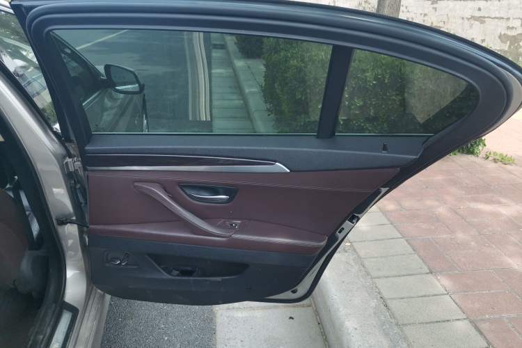 Used BMW 5 Series 2014 525Li Luxury Design Package
