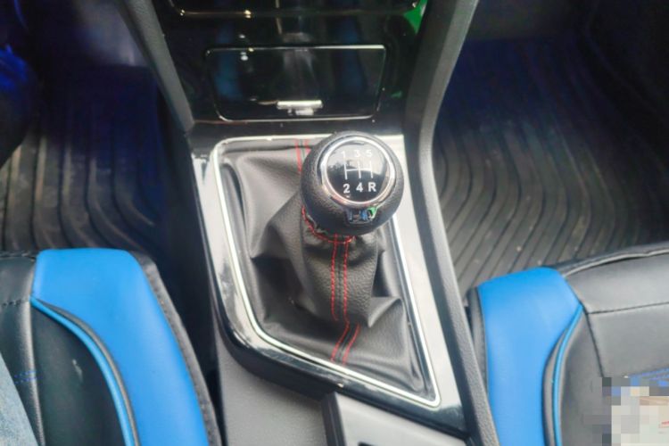 Used Venucia D60 2021 1.6L Entry Manual Comfort Edition Gear Lever