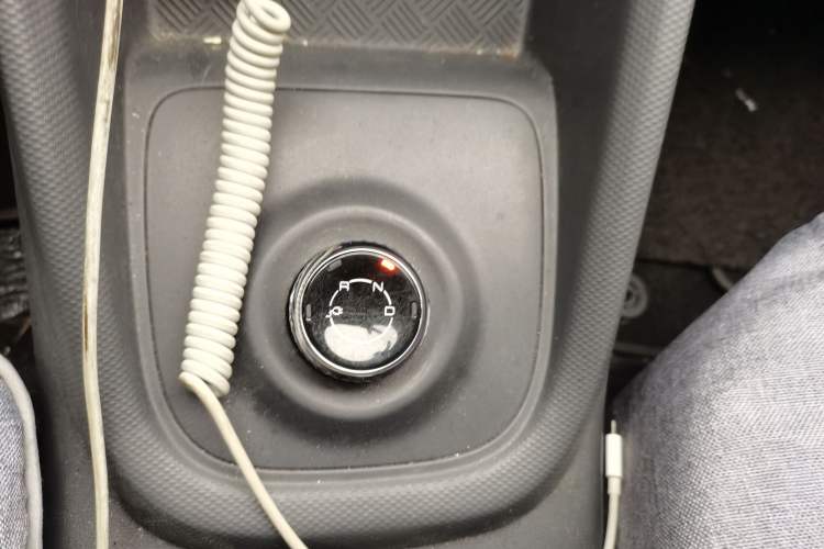 Used Wuling Hongguang New Energy 2024 All-Electric Model 300KM Practical Version Gear Lever