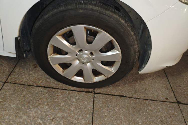 Used Peugeot 301 2014 1.6L Automatic Comfort Edition Right Front Wheel Hub