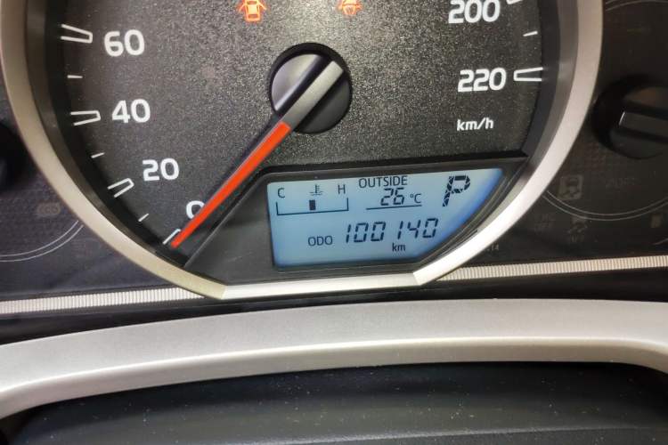 Used Toyota RAV4 2013 2.5L Automatic 4x4 Elite Edition Odometer Close Up