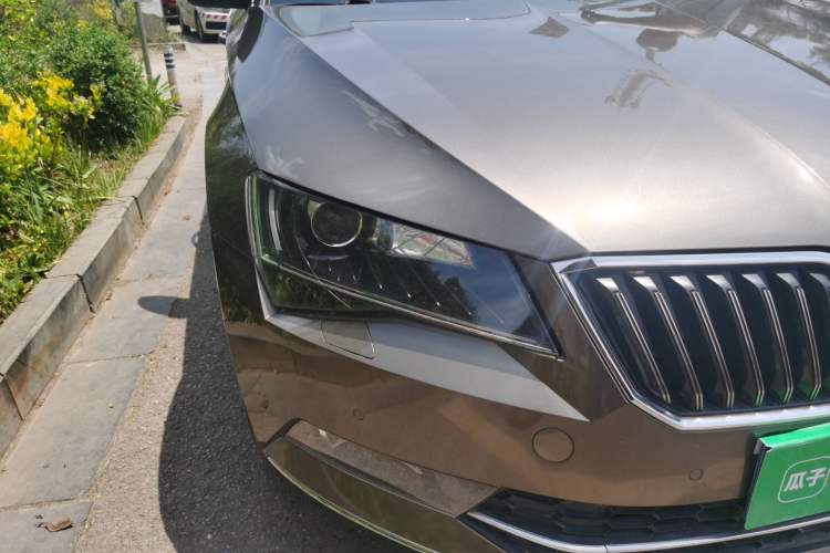 Used Skoda Superb 2016 TSI330 DSG Smart Drive Edition Right Front Headlight