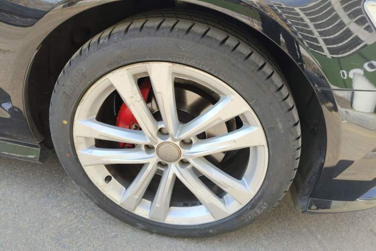 Used Audi A6L 2018 30th Anniversary Edition 35 TFSI Sport Edition Right Front Wheel Hub