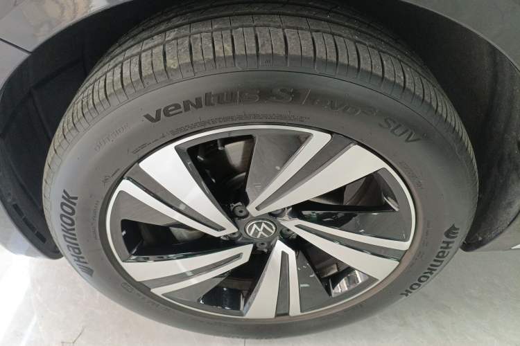 Used Volkswagen Tavendor 2023 380TSI Four-Wheel Drive R-Line Cruise Edition Left Front Wheel Hub