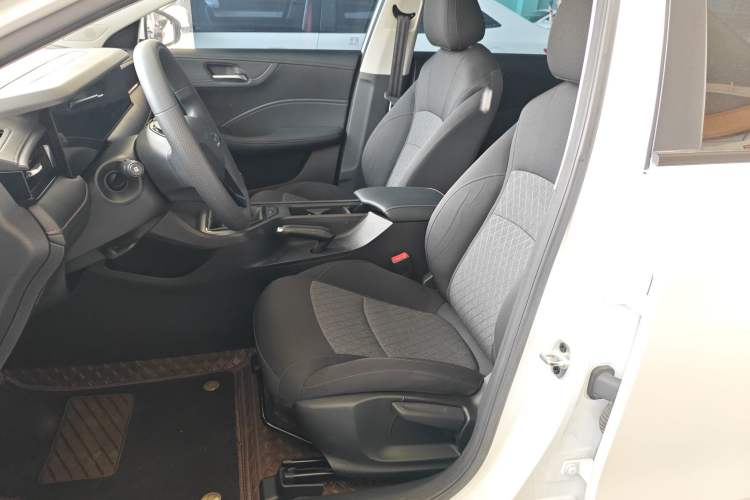 Used Roewe i5 2023 1.5L Manual Comfort Edition