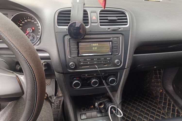 Used Volkswagen Golf 2012 1.6 Manual Comfort Edition Audio And AC Panel