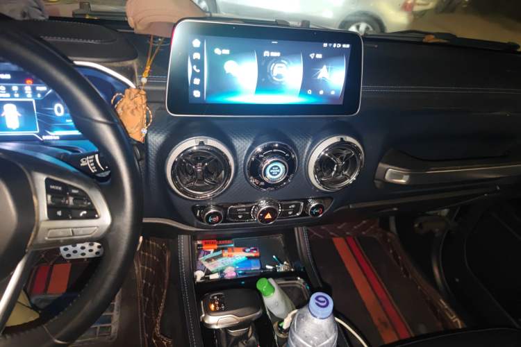 Used BAIC Off-Road BJ40 2021 2.0D Automatic Four-Wheel Drive Blade Hero Edition Adventurer Type Audio And AC Panel