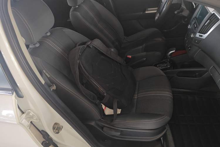 Used Dongfeng Aeolus AX3 2016 1.5L Automatic Zunku Model
