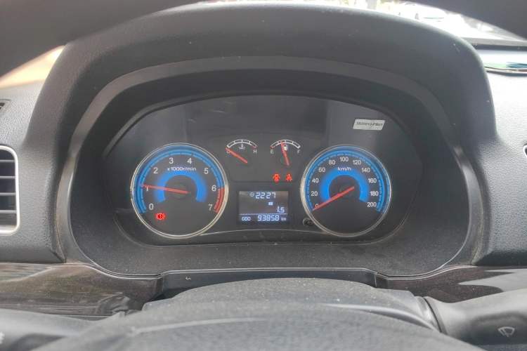 Used Dongfeng Fengon 360 2015 1.5L Manual Luxury 7-Seater China IV Standard
