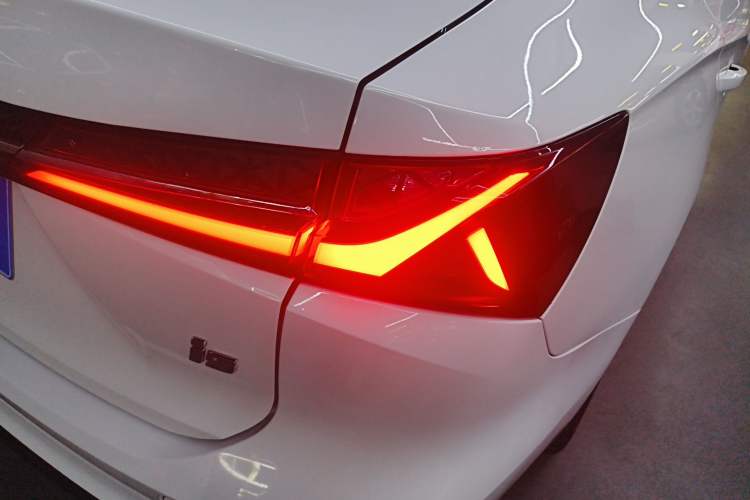 Used Roewe i5 2023 1.5L Manual Comfort Edition
