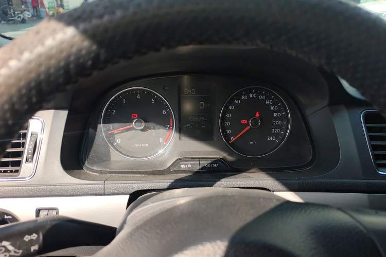 Used Volkswagen Lavida 2013 Restyled Classic 1.6L Manual Comfort Edition
