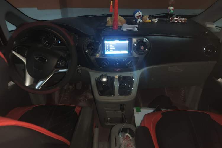 Used JAC Refine M3 2019 IKEA Edition 1.6L Luxury Smart Model Center Console