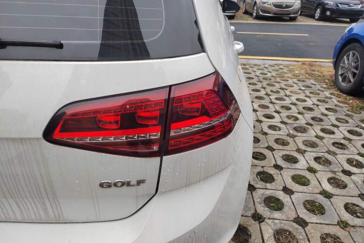 Used Volkswagen Golf 2017 1.6L Automatic Comfort Million-Vehicle Anniversary Edition